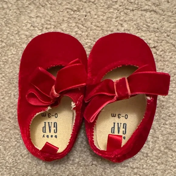 Baby GAP Red Velvet Bow Dress Shoes - Picture 4 of 7